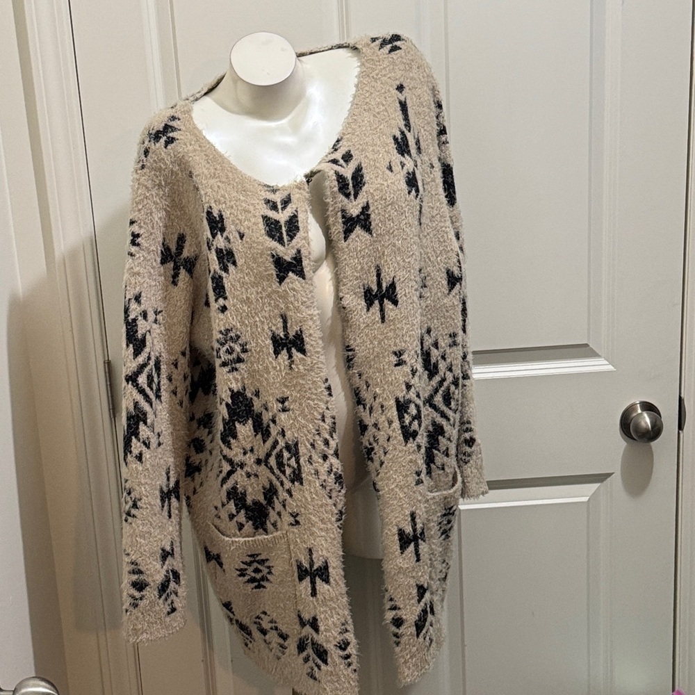 Chic Beige and Black Patterned Cardigan